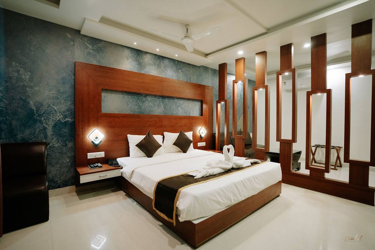 Suite Room | Egyptian cotton sheets, premium bedding, WiFi (free), bed sheets