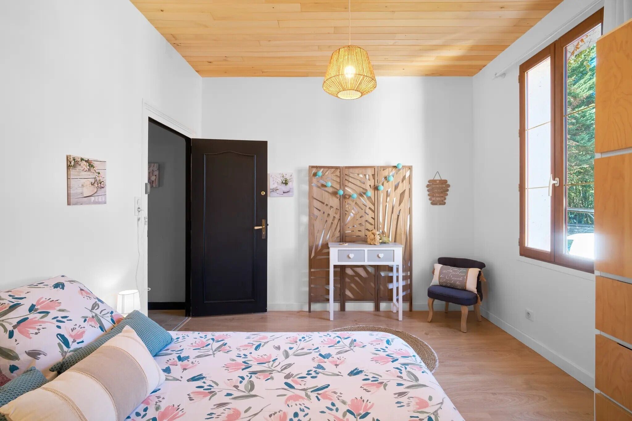 2 chambres, bureau, fer et planche à repasser, draps fournis