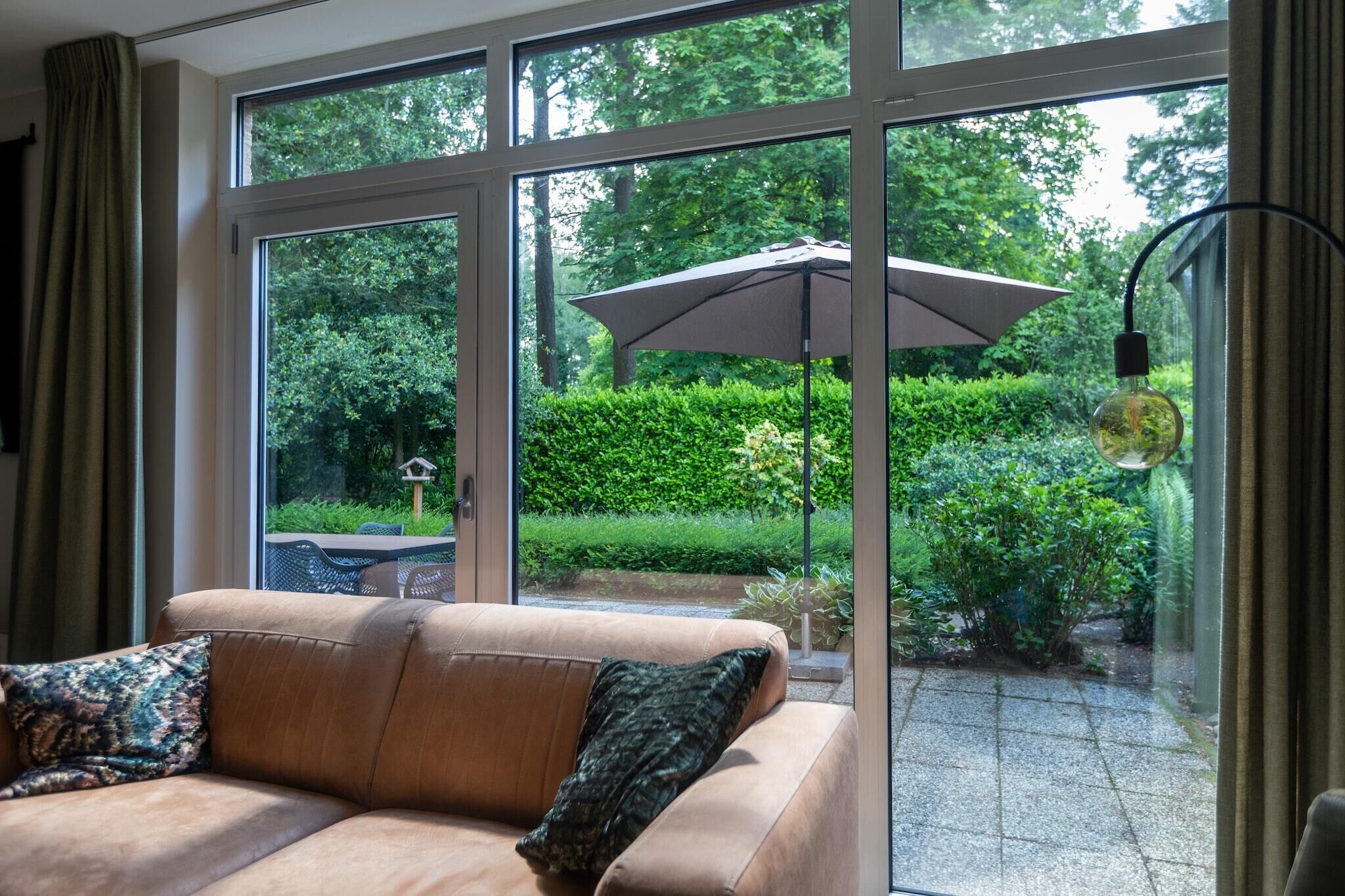 Una Smart TV, una chimenea