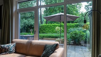 Een smart-tv en een open haard