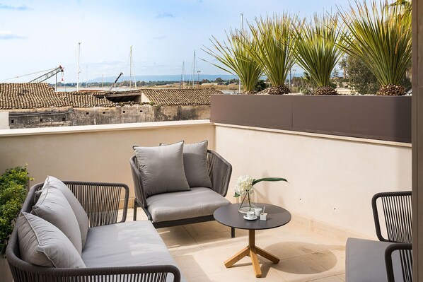 Deluxe Suite | Terrace/patio