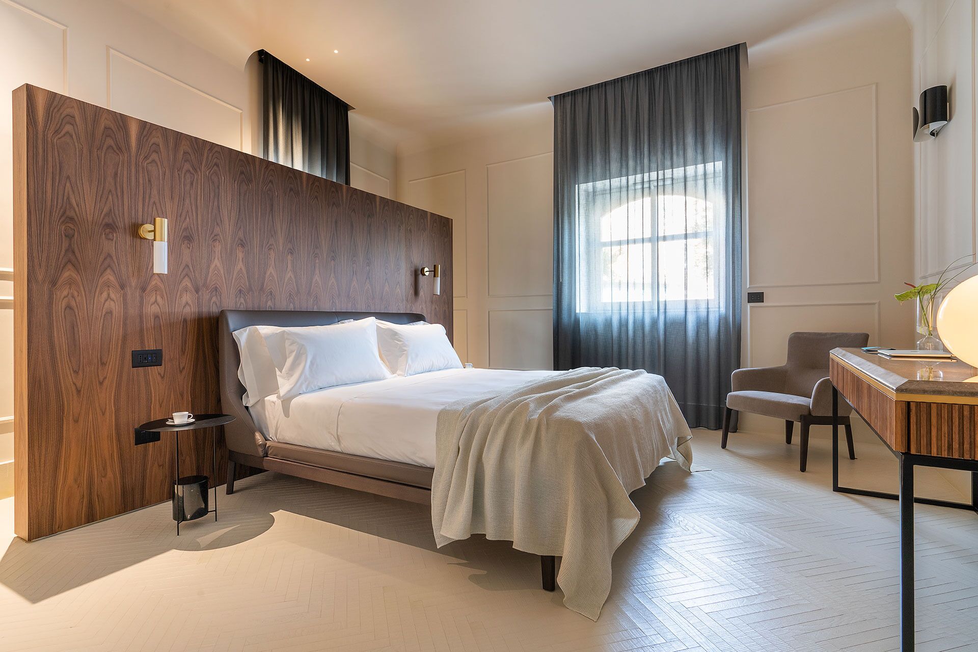 Suite Basic | 1 camera, minibar, cassaforte in camera, una scrivania