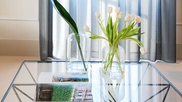 Executive Suite | Living area | Smart TV