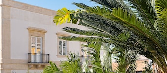 Byssus Suites