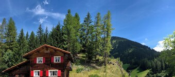 Sunny chalet near Arosa for 4 (6) people in a secluded location