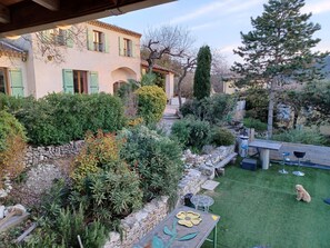 Outdoor dining - La Chênaie (Saint-Paul-Trois-Chateaux)