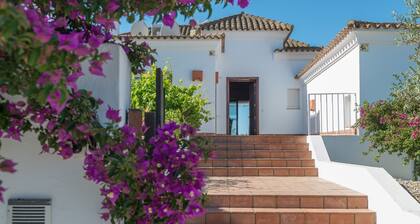 Villa Violeta avec piscine, jardin et Wi-Fi