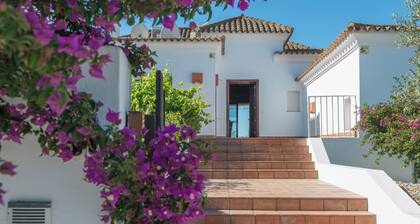 Villa Violeta avec piscine, jardin et Wi-Fi