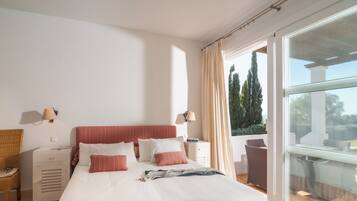 4 bedrooms, free WiFi, bed sheets