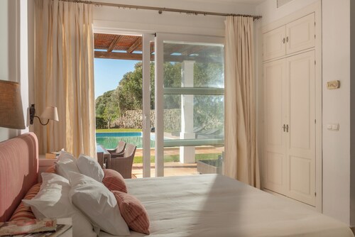 Villa Oleandro with Mountain Views, Pool, Garden and Wi-Fi