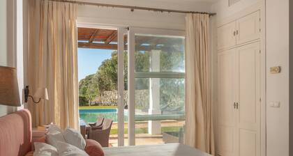 Villa Oleandro with Mountain Views, Pool, Garden and Wi-Fi