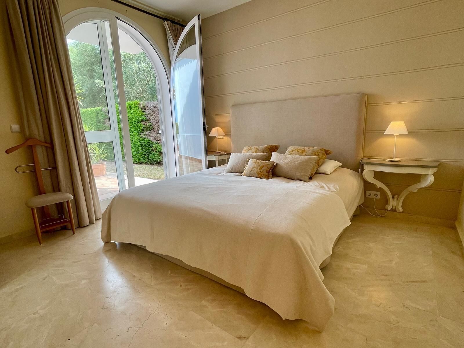 3 habitaciones, tabla de planchar con plancha y wifi gratis 