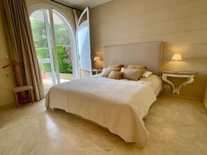 3 bedrooms, iron/ironing board, free WiFi, bed sheets - Villa Rosa with Pool, Garden and Wi-Fi (Benalup-Casas Viejas)