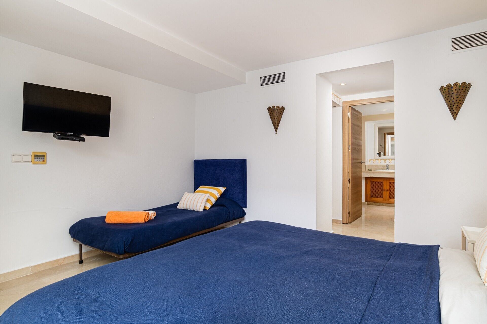 3 bedrooms, iron/ironing board, free WiFi, bed sheets