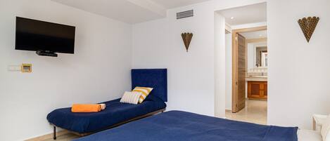 3 dormitorios, tabla de planchar con plancha, wifi gratis y ropa de cama