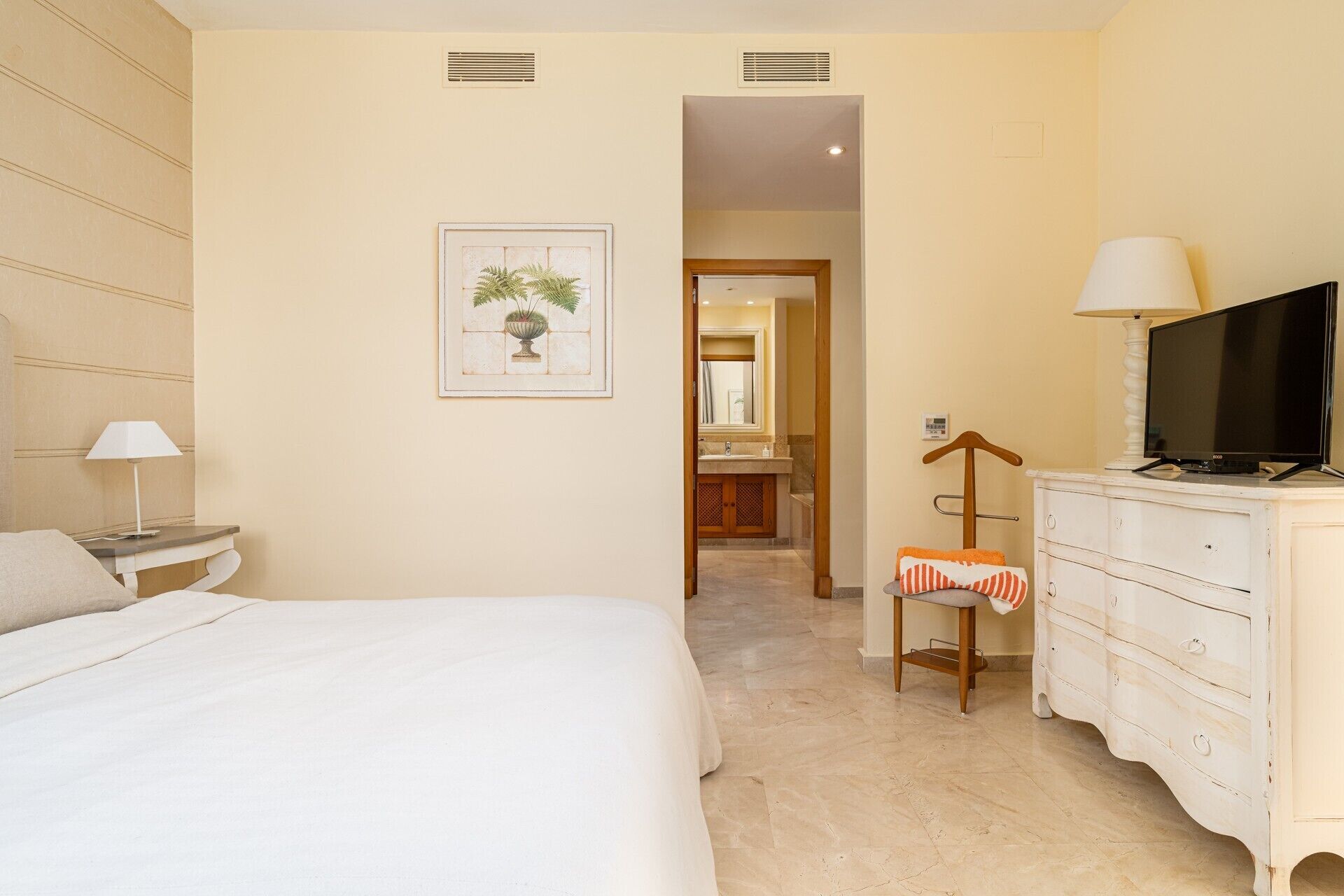 3 habitaciones, tabla de planchar con plancha y wifi gratis 