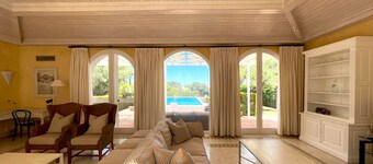 Villa Rosa with Pool, Garden and Wi-Fi