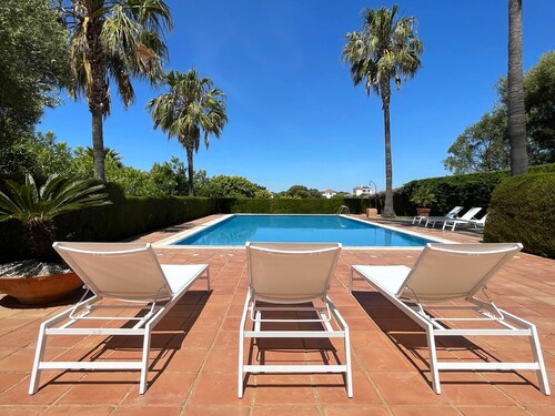 Villa Rosa avec piscine, jardin et Wi-Fi