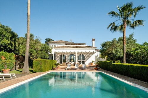 Villa Rosa with Pool, Garden and Wi-Fi