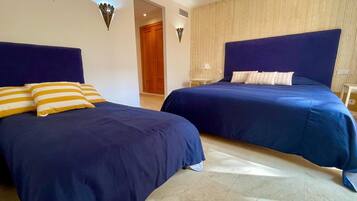 3 bedrooms, iron/ironing board, free WiFi, bed sheets