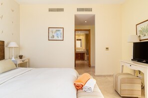 3 bedrooms, iron/ironing board, free WiFi, bed sheets - Villa Rosa with Pool, Garden and Wi-Fi (Benalup-Casas Viejas)