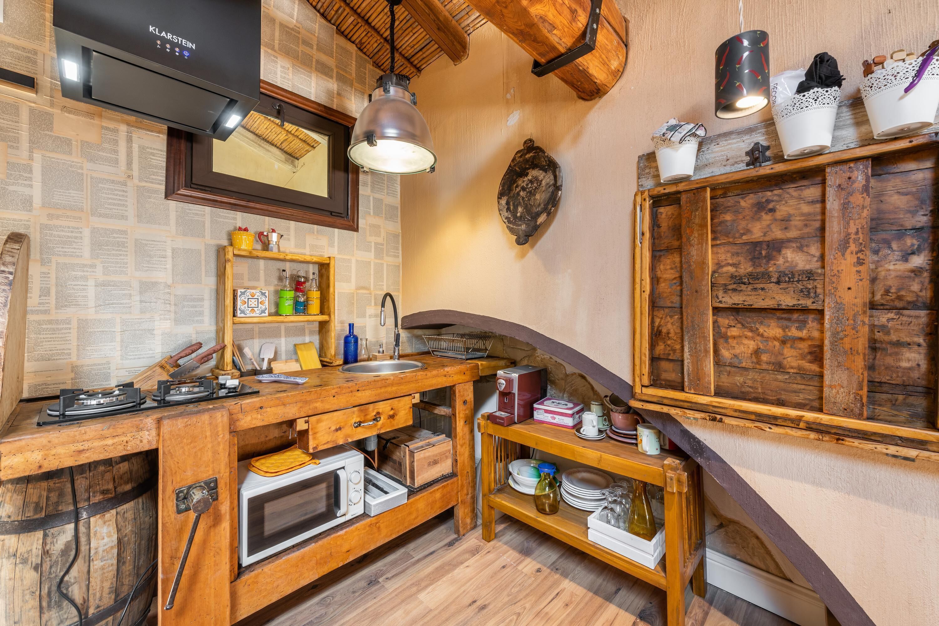 Studio Apartment 'Loft Borgo Anninnia' with Terrace, Shared Garden & Wi-Fi