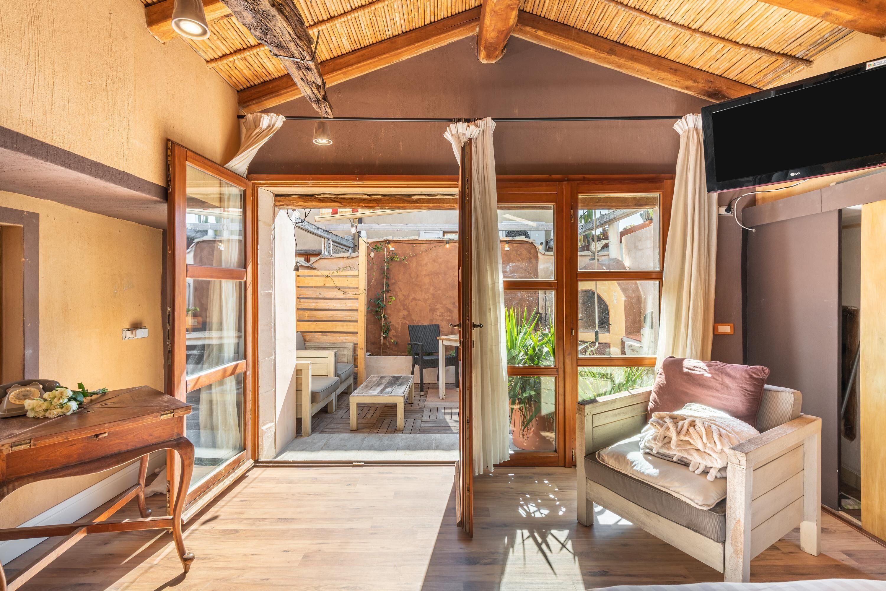 Studio Apartment 'Loft Borgo Anninnia' with Terrace, Shared Garden & Wi-Fi