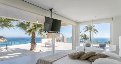 Villa de Luxe Lizo avec Vue Fabuleuse, Piscine, Terrasse et Wi-Fi