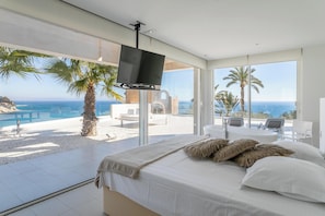 6 bedrooms, iron/ironing board, free WiFi, bed sheets