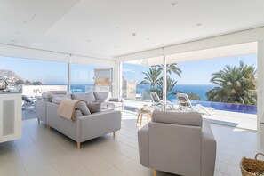 Fernseher, Kamin