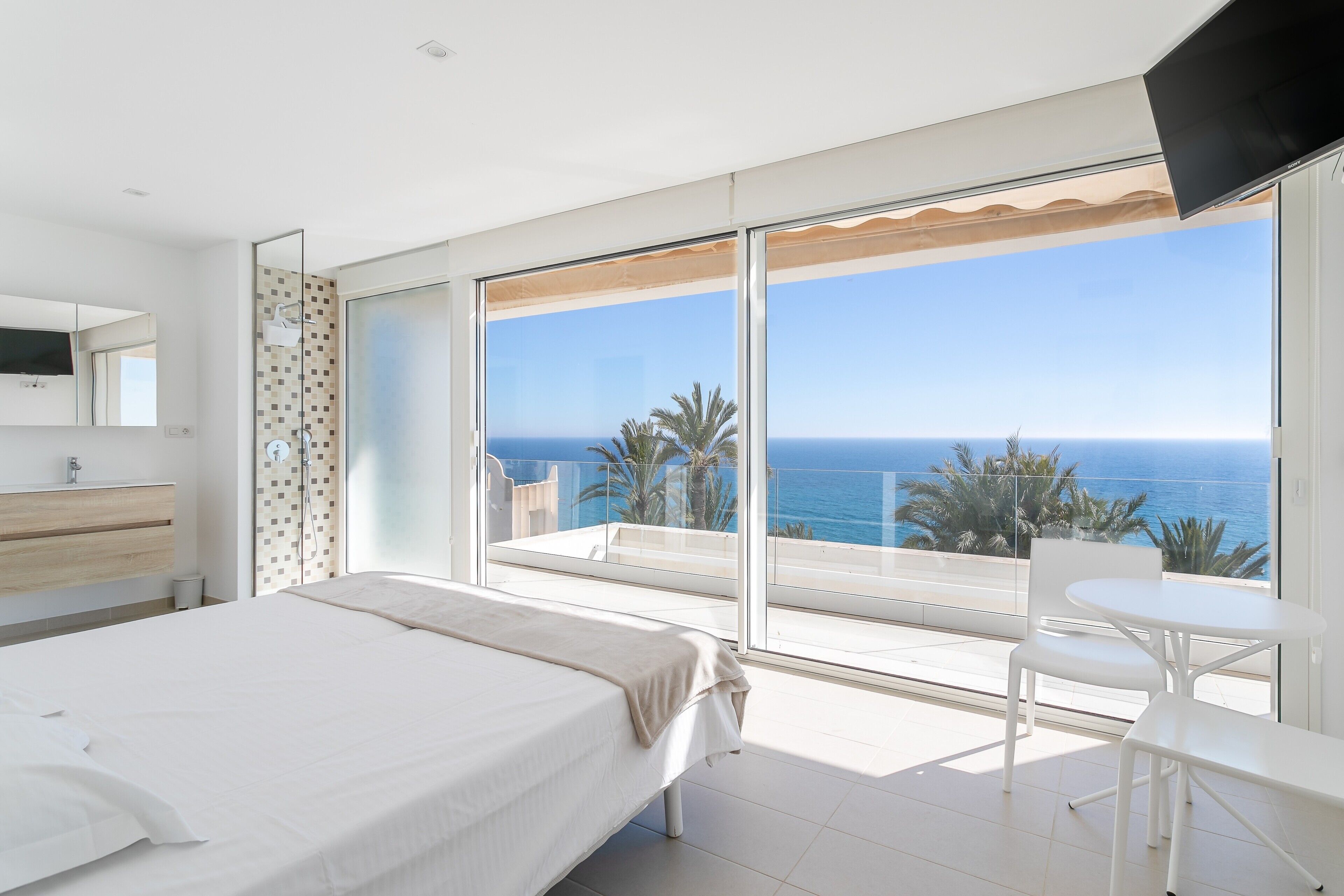 6 bedrooms, iron/ironing board, free WiFi, bed sheets