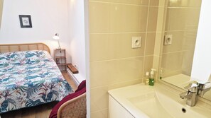 6 bedrooms, desk, iron/ironing board, WiFi - Very nice villa 12p (6 bedrooms/6 bathrooms) seaside wifi air conditioning terrace garden (Borgo)