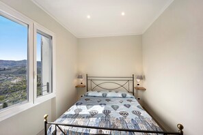 3 bedrooms, free WiFi, bed sheets