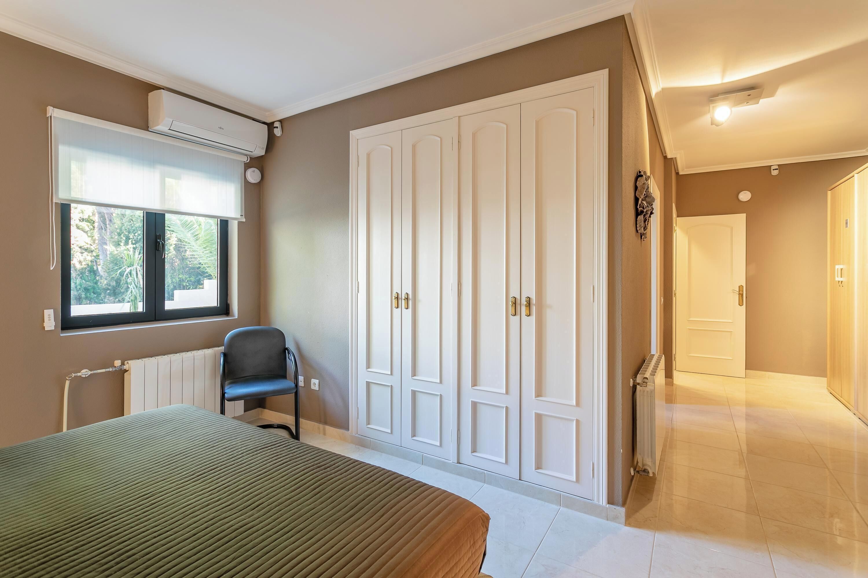 3 slaapkamers, een strijkplank/strijkijzer, gratis wifi, beddengoed