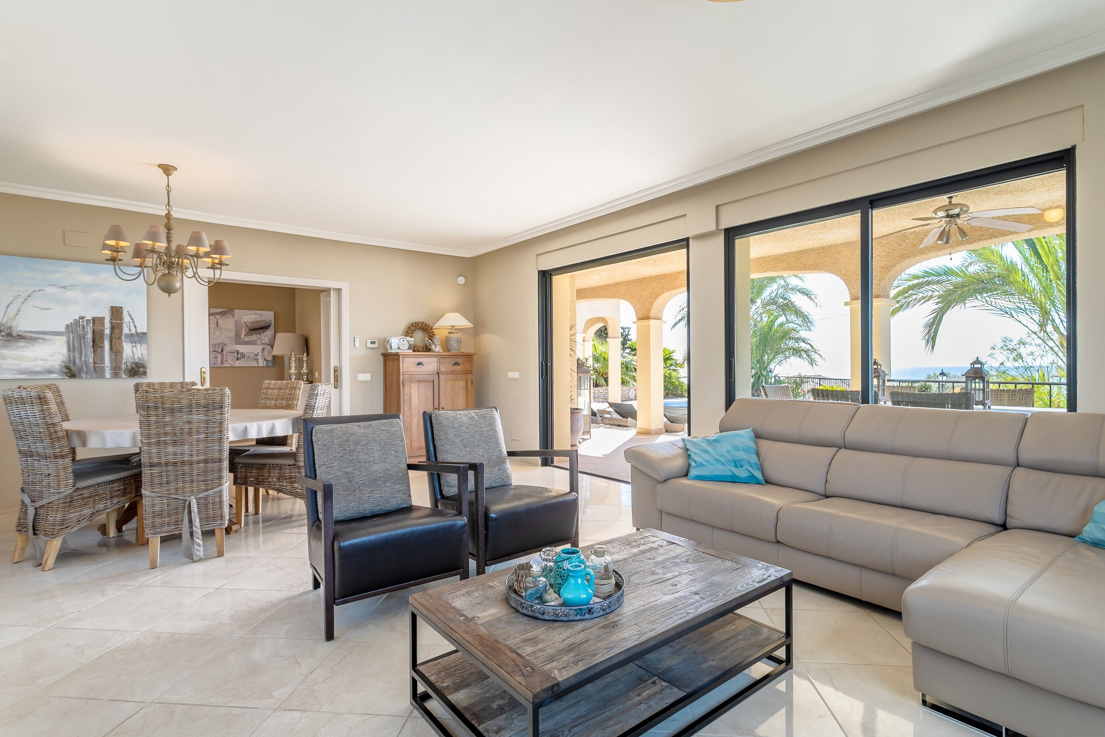 Fernseher, DVD-Player, Stereoanlage