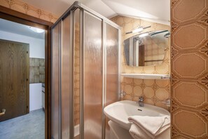 Doccia, asciugacapelli, asciugamani