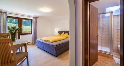 Ferienwohnung "Rieglhof Hennennest" mit Bergblick, Garten & WLAN