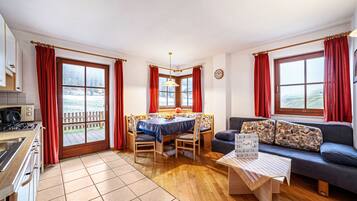 Fernseher, Tischtennisplatte