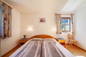 2 عدّة غرف نوم ومكواة/لوح كي وواي فاي مجانًا وملاءات أسرّة