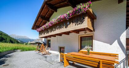 Ferienwohnung 'Rieglhof Geiernest' mit Bergblick, Garten & WLAN