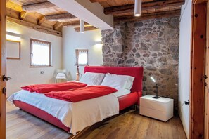 5 soverom, strykejern/-brett, wi-fi (inkludert) og sengetøy