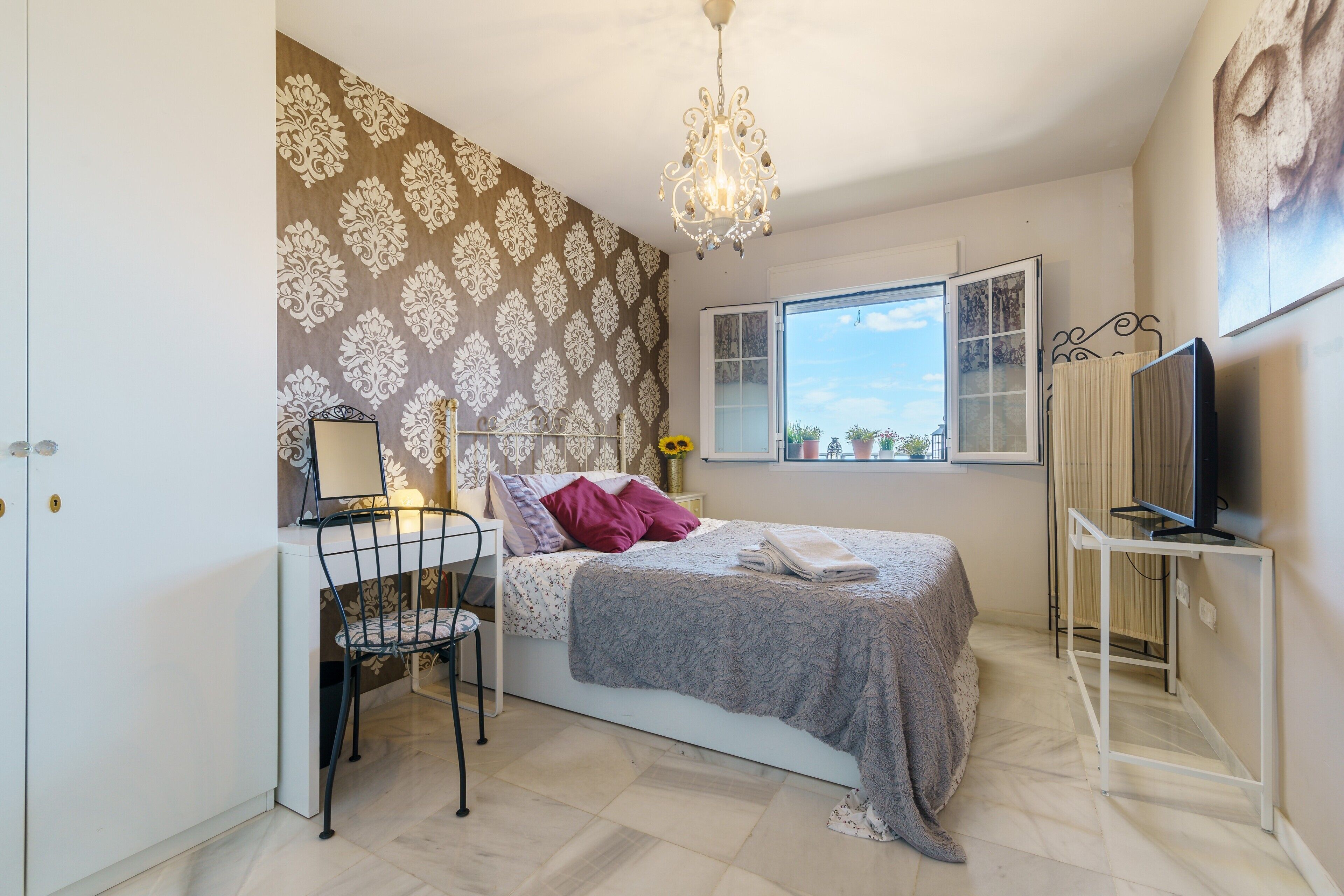 2 makuuhuonetta, silitysrauta/-lauta, ilmainen Wi-Fi, vuodevaatteet