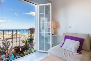 TV, stereo - Stunning, comfortable apartment with sea views, large private terrace & wifi (Benalmádena)