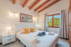 3 chambres, fer et planche à repasser, Wi-Fi gratuit, draps fournis