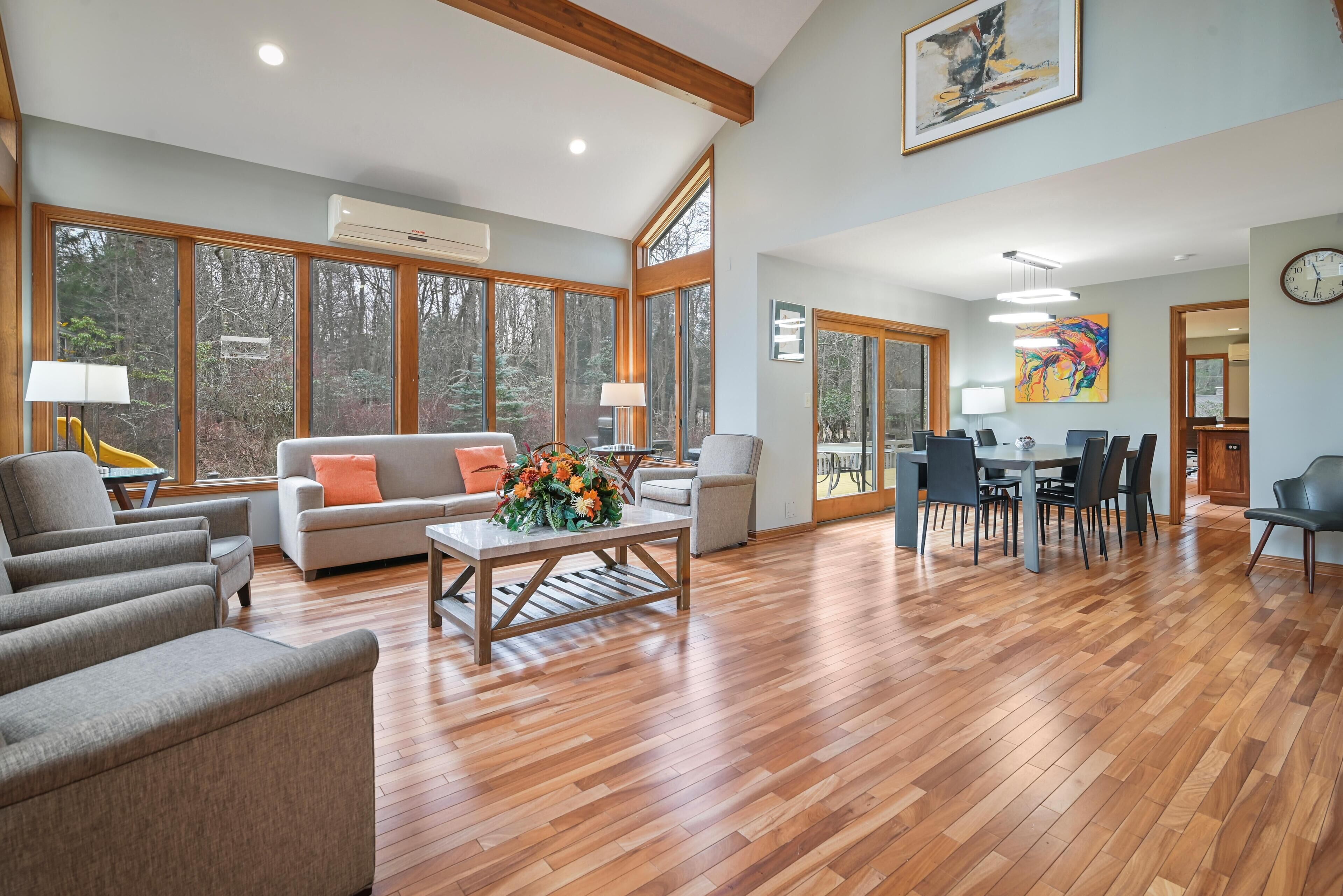 Peaceful, Private & Tranquil 5-BR/3-BA Lake Harmony Cottage