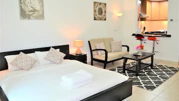 Estúdio | Cofres nos quartos, individualmente decorados