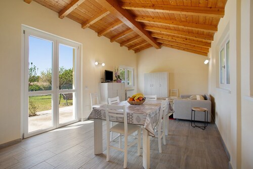Holiday Home Casina Bianca with Garden, BBQ & Wi-Fi