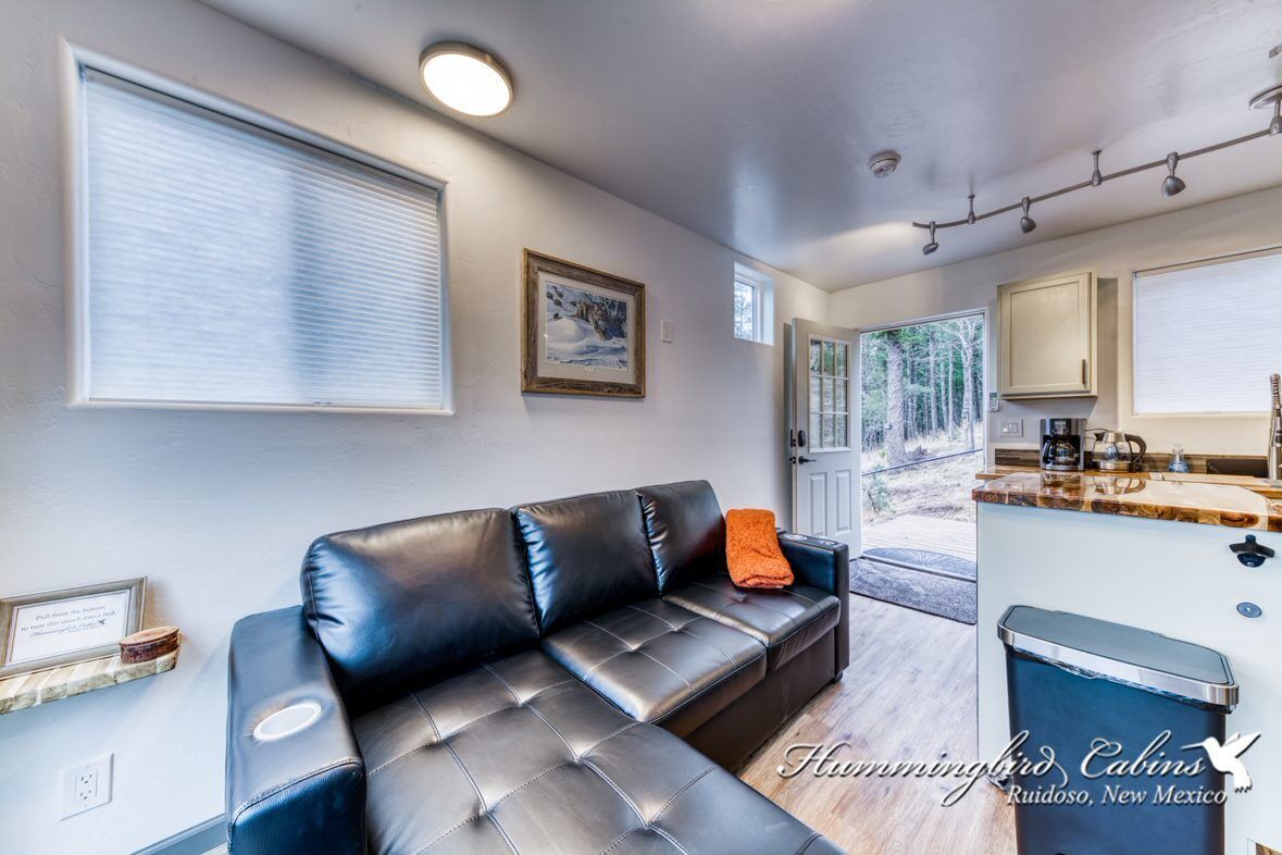 Hilltop Hideaway - Amazing Views, w/ hot tub and Pet Friendly!