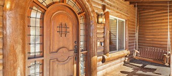Mountain Chic by Destination Big Bear : Gorgeous Log Home Located in Castle Glen Estates! Game Room! Lake Views!