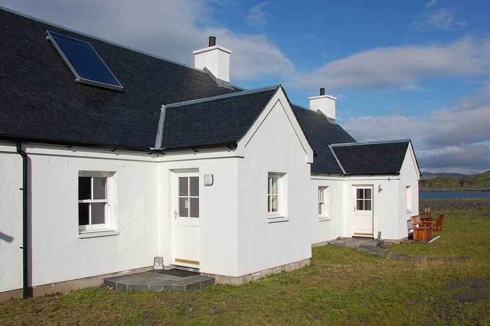 Easdale Cottage - unique island, stunning sea views